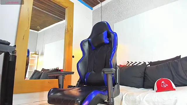 Snapshot of Dusan_Grey77 chatting on 02/13/26, 04:08 Dusan Grey77 online show from 02/13/26, 04:08