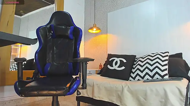 Snapshot of Dusan_Grey77 chatting on 02/19/26, 04:08 Dusan Grey77 online show from 02/19/26, 04:08