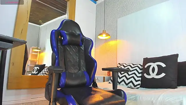 Snapshot of Dusan_Grey77 chatting on 02/20/26, 04:09 Dusan Grey77 online show from 02/20/26, 04:09