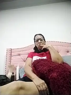 Snapshot of RosseLaure chatting on 02/10/26, 02:26 RosseLaure online show from 02/10/26, 02:26