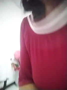 Snapshot of RosseLaure chatting on 02/10/26, 09:41 RosseLaure online show from 02/10/26, 09:41