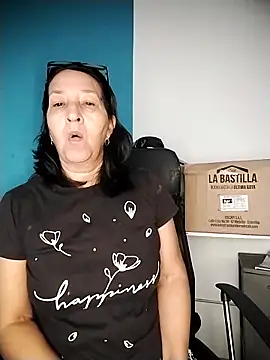 Snapshot of RosseLaure chatting on 05/26/26, 04:14 RosseLaure online show from 05/26/26, 04:14