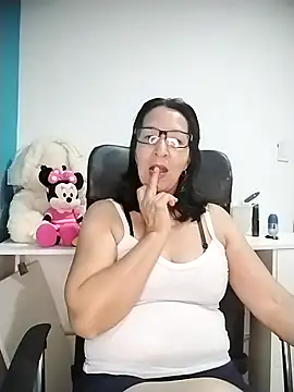 Snapshot of RosseLaure chatting on 05/30/26, 02:30 RosseLaure online show from 05/30/26, 02:30