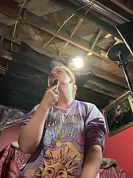 Snapshot of HazelFr33bird chatting on 10/12/25, 01:15 HazelFr33bird online show from 10/12/25, 01:15