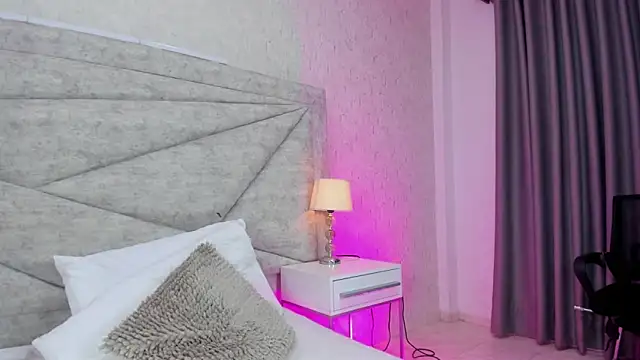 Snapshot of RousSweet- chatting on 03/02/26, 09:10 RousSweet- online show from 03/02/26, 09:10