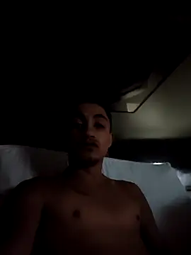 Snapshot of moreno22xx chatting on 02/15/26, 12:47 moreno22xx online show from 02/15/26, 12:47