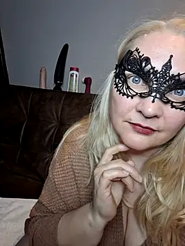 MaskedQueen77 online show from 05/21/26, 06:37
