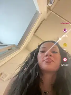 Snapshot of luxxlola chatting on 05/23/26, 03:05 luxxlola online show from 05/23/26, 03:05