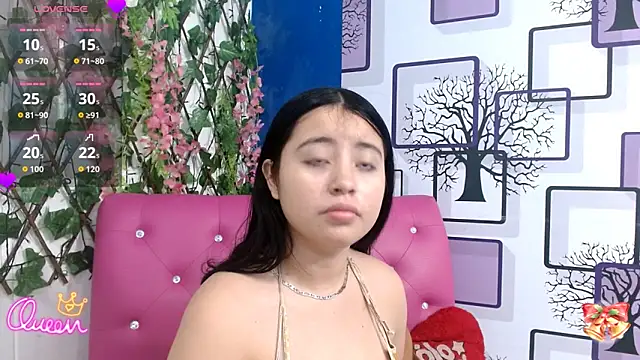 Snapshot of angelhotlatina18 chatting on 02/11/26, 11:48 angelhotlatina18 online show from 02/11/26, 11:48