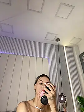 JuliaColemann online show from 04/12/26, 11:48