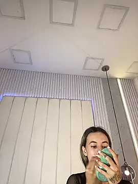 JuliaColemann online show from 04/17/26, 12:08