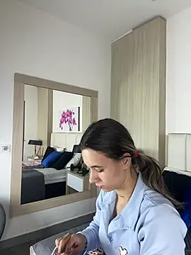 Snapshot of JuliaColemann chatting on 06/24/26, 11:53 JuliaColemann online show from 06/24/26, 11:53