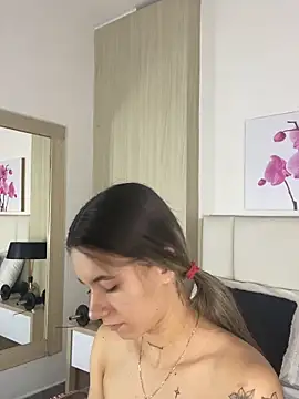 Snapshot of JuliaColemann chatting on 07/02/26, 12:00 JuliaColemann online show from 07/02/26, 12:00