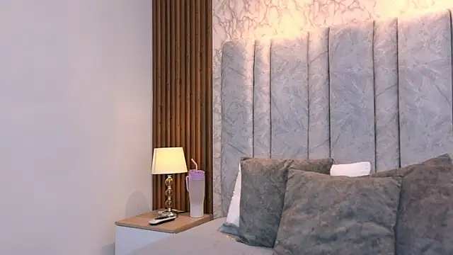 naomy smithxx online show from 04/16/26, 11:11