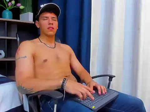 Snapshot of Tobias_Vega chatting on 02/15/26, 02:30 Tobias Vega online show from 02/15/26, 02:30