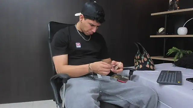 Snapshot of Tobias_Vega chatting on 02/24/26, 05:55 Tobias Vega online show from 02/24/26, 05:55