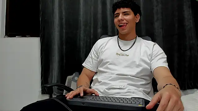 Snapshot of Tobias_Vega chatting on 03/01/26, 09:22 Tobias Vega online show from 03/01/26, 09:22