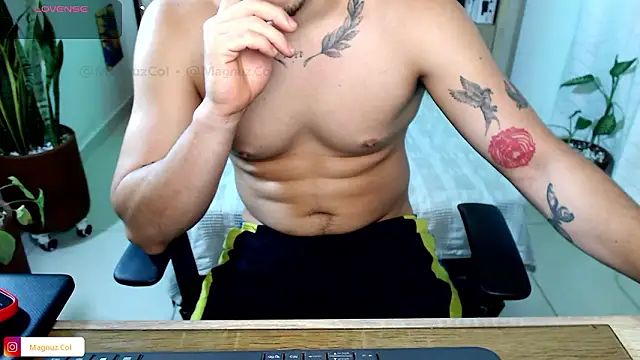 Snapshot of Magnuz_Col chatting on 02/16/26, 04:52 Magnuz Col online show from 02/16/26, 04:52