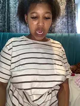 Snapshot of feliciahun chatting on 02/14/26, 02:36 feliciahun online show from 02/14/26, 02:36