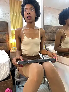 Afrodita Greenn online show from 05/06/26, 12:21
