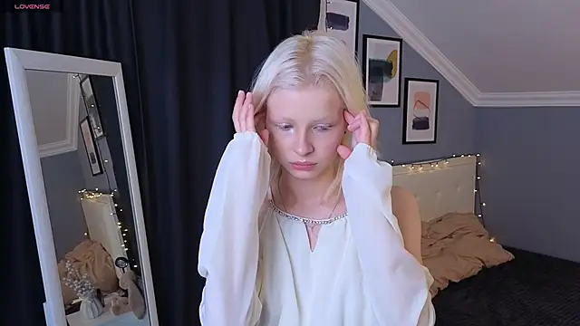 Naomi Demio online show from 03/25/26, 12:33