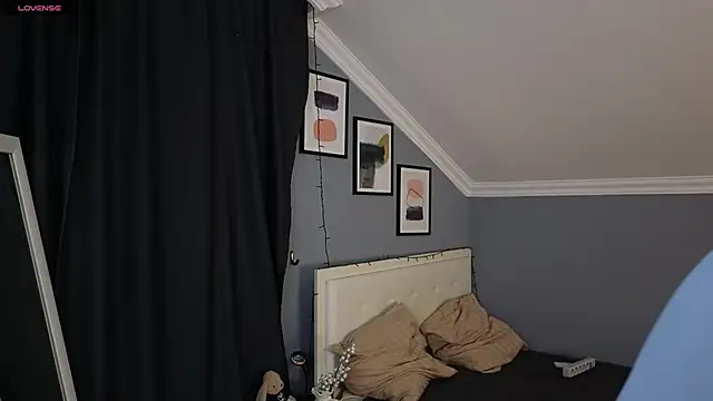 Naomi Demio online show from 04/01/26, 12:06