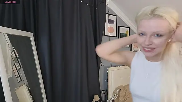 Naomi Demio online show from 04/04/26, 12:35