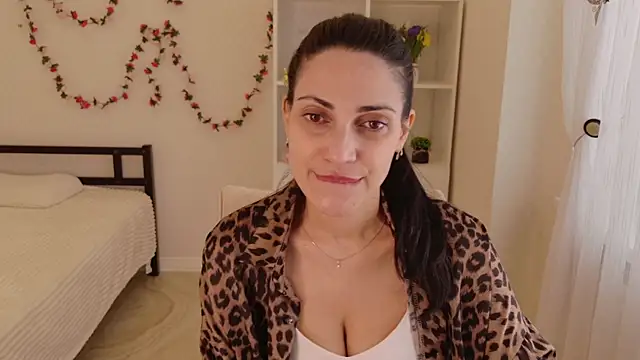 LovelyBeatrice online show from 04/12/26, 11:04