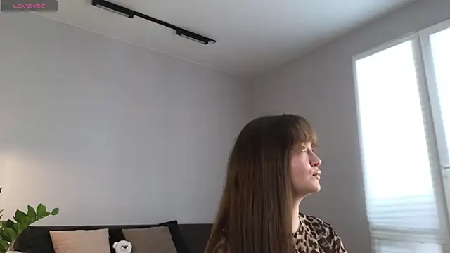 MillaKowal online show from 04/11/26, 04:17