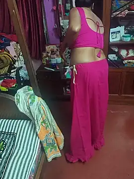 Snapshot of Little-Roshni chatting on 02/01/26, 04:49 Little-Roshni online show from 02/01/26, 04:49