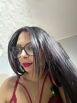 Snapshot of HiddendesireXO01 chatting on 07/05/26, 06:48 HiddendesireXO01 online show from 07/05/26, 06:48