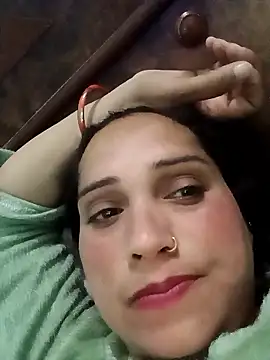 Cute-karisma1234 online show from 01/19/26, 04:00