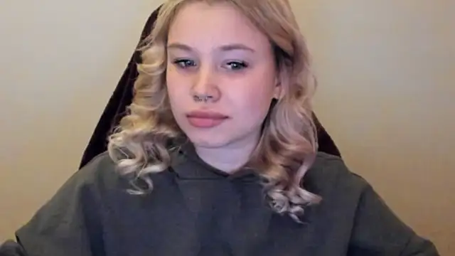 Snapshot of Lulu_Di chatting on 02/04/26, 11:42 Lulu Di online show from 02/04/26, 11:42