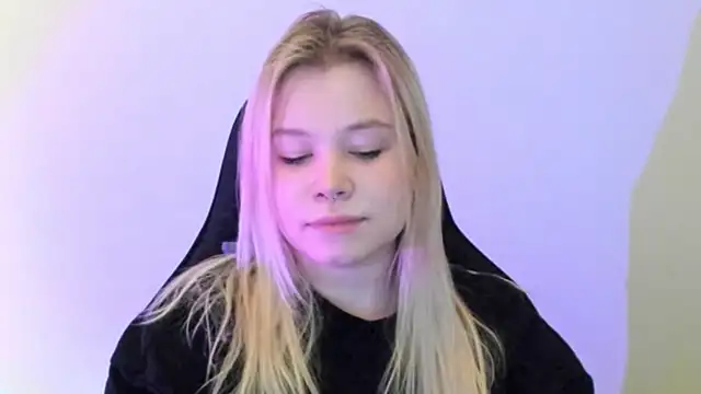 Snapshot of Lulu_Di chatting on 02/17/26, 10:16 Lulu Di online show from 02/17/26, 10:16