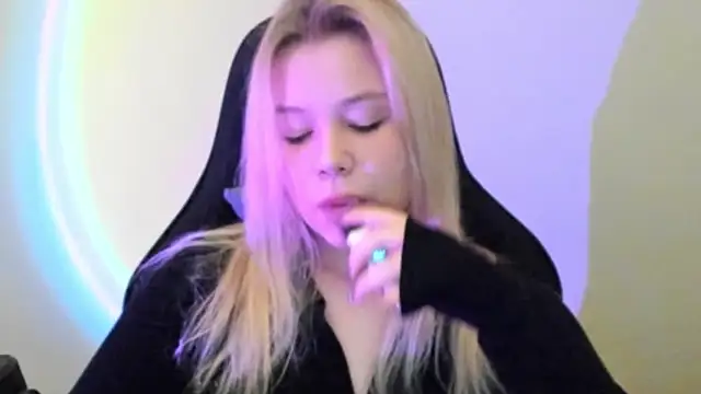 Snapshot of Lulu_Di chatting on 02/21/26, 05:08 Lulu Di online show from 02/21/26, 05:08