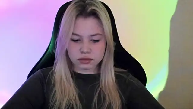 Snapshot of Lulu_Di chatting on 02/22/26, 02:13 Lulu Di online show from 02/22/26, 02:13