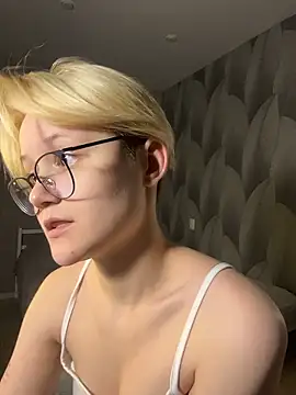 LuunaDorean online show from 01/18/26, 11:52