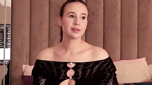 Snapshot of MavisReeve chatting on 02/06/26, 06:40 MavisReeve online show from 02/06/26, 06:40