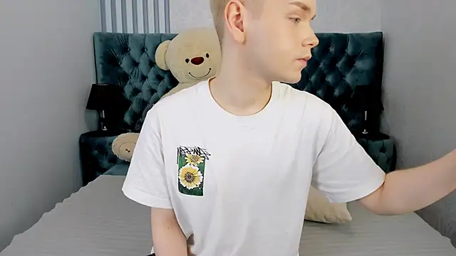 Snapshot of Je_Salvatore chatting on 03/04/26, 07:36 Je Salvatore online show from 03/04/26, 07:36