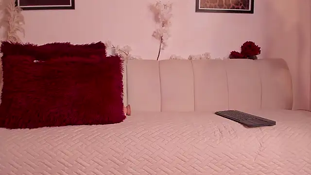 Snapshot of Naomi_bennet chatting on 02/18/26, 10:22 Naomi bennet online show from 02/18/26, 10:22