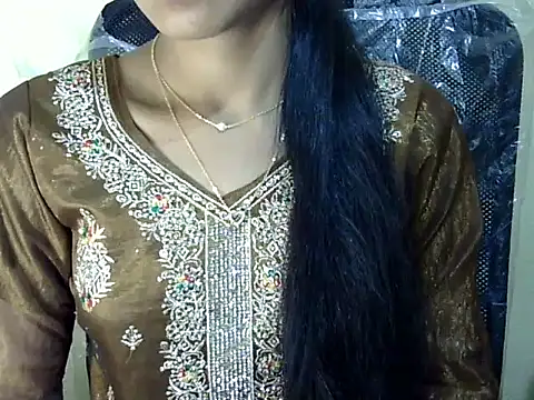 Snapshot of Khushi_v chatting on 02/01/26, 02:37 Khushi v online show from 02/01/26, 02:37