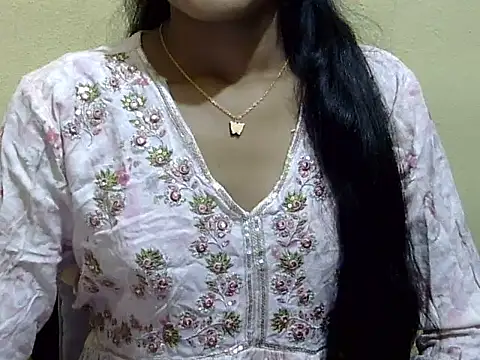 Snapshot of Khushi_v chatting on 02/14/26, 02:25 Khushi v online show from 02/14/26, 02:25