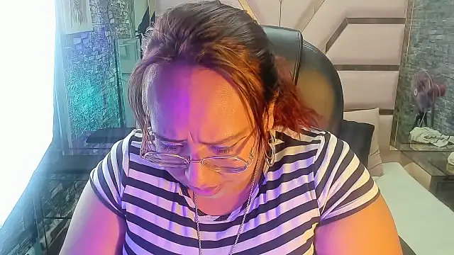 Snapshot of Shara_Oz chatting on 03/02/26, 08:21 Shara Oz online show from 03/02/26, 08:21