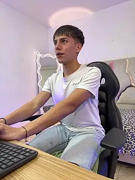 Snapshot of EVAN_TAY chatting on 02/10/26, 02:59 EVAN TAY online show from 02/10/26, 02:59