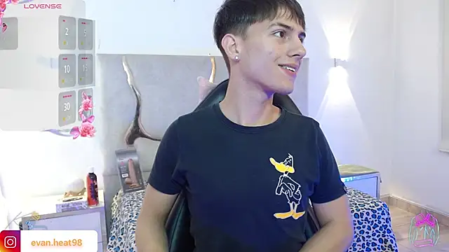 Snapshot of EVAN_TAY chatting on 02/14/26, 04:09 EVAN TAY online show from 02/14/26, 04:09