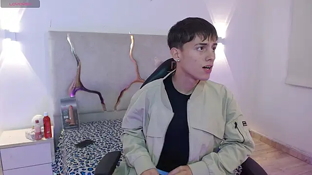 Snapshot of EVAN_TAY chatting on 02/17/26, 02:52 EVAN TAY online show from 02/17/26, 02:52