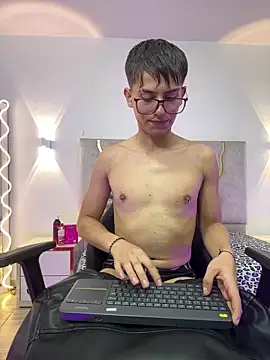 Snapshot of EVAN_TAY chatting on 03/02/26, 05:19 EVAN TAY online show from 03/02/26, 05:19