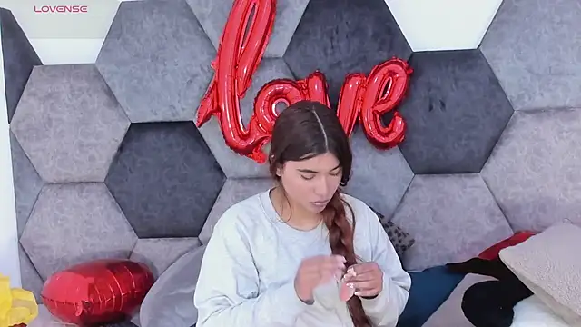 DulceJones online show from 02/12/26, 08:15