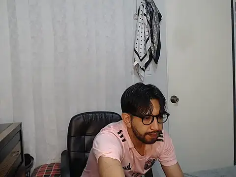 thomass1018 online show from 05/26/26, 01:23