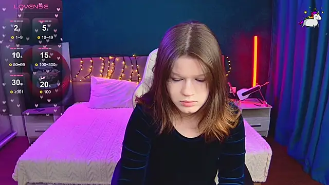 Snapshot of Lunatrend chatting on 02/16/26, 12:01 Lunatrend online show from 02/16/26, 12:01